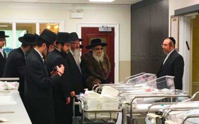 New York : Le grand rabbin et Chalia’h du Rabbi en Russie, Rav Berel Lazar, rencontre le Rabbi de Satmar à Kirias Yoel