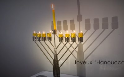 VIDEO. Beth Loubavitch : Comment allume-t-on les bougies de ‘Hanouccah?