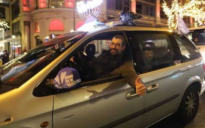 Regardez : Le défilé géant de voitures de Hanouccah 2020 à Paris, un reportage de Moché Cohen