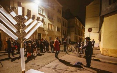 EN IMAGES. Allumage de ‘Hanouccah face à la synagogue de Rouen