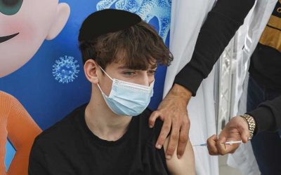 Pfizer a annoncé que son vaccin est sûr et efficace chez les adolescents