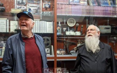 L’acteur primé aux Oscars Jon Voight visite le quartier général du mouvement Loubavitch  et le Ohel du Rabbi