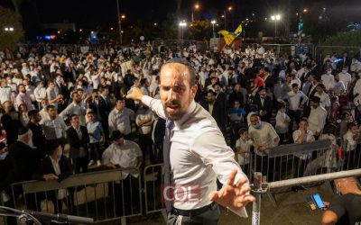 EN IMAGES. Hakafot Cheniot : Nemouel met le feu à Kfar Habad !