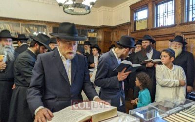 EN IMAGES. Min’ha dans le bureau du Rabbi,  veille de Yom Kippour