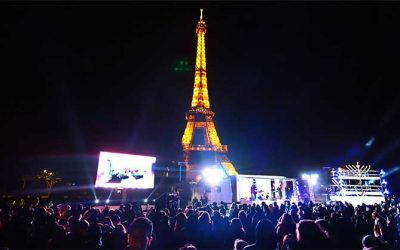 VIDEO. Grand allumage intercontinental sur écran géant face à la Tour Eiffel
