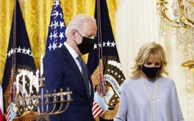 Joe Biden, lors de la célébration de Hanouccah à la Maison Blanche : « Un peu de lumière peut dissiper les ténèbres »