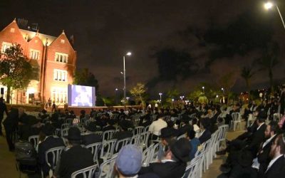 EN IMAGES. Grand rassemblement du 11 Nissan – 120 ans du Rabbi devant le 770 de Kfar Habad