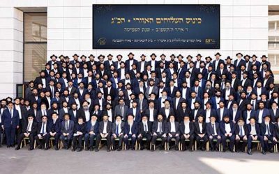 La photo de groupe au Kinous 2022 des Chlou&rsquo;him du Beth Loubavitch