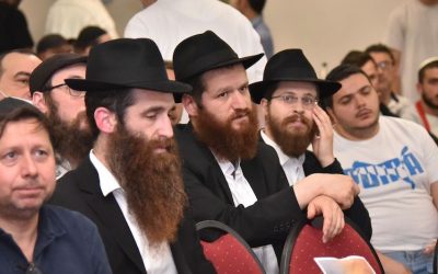 PHOTOS – VIDEO : Grande soirée des Chlochim du Rav Eliezer a’h Nisselevitch – Kinous Hitorerout