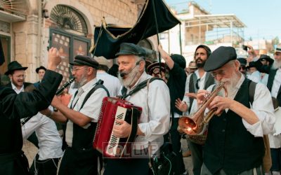 Inauguration d’un nouveau Sefer Torah du Minyan du quartier des artistes à Tsfat, dirigé par le Rav Zalman Traxler