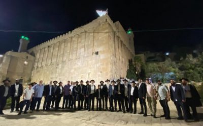 Les fidèles de la synagogue « Berké Shul » de Kfar Habad en visite à Hevron