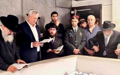Le ministre israélien de la Défense, Benny Gantz visite le Ohel du Rabbi