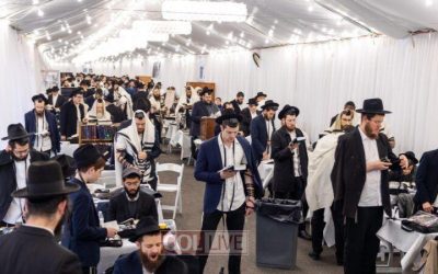 EN IMAGES. Cha&rsquo;harit de la veille de Yom Kippour, dans la tente face au 770