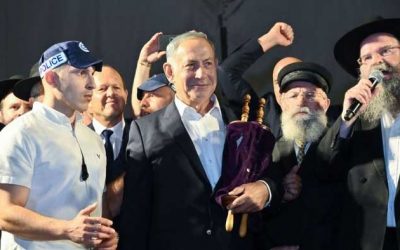 EN IMAGES. Binyamin Netanyahou se rend aux Hakafot Cheniot à Kfar Habad