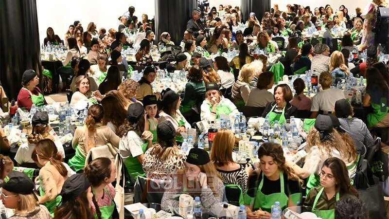 300 femmes participent à la « Mega ‘Hallah Bake » organisée par le Beth Habad de Barcelone