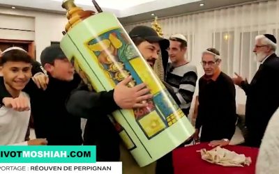 Perpignan : Cérémonie de la couture des parchemins d’un Sefer Torah avec le Rav M. Bensoussan