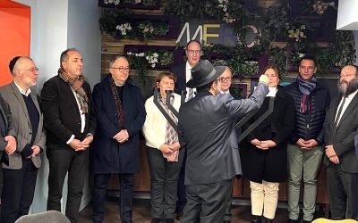 Allumage de Hanouccah à Beth Rivkah, en présence de Messieurs et Madame les maires