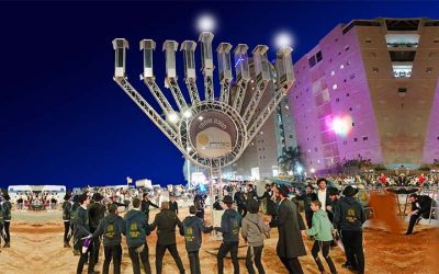 VIDEO. Plus de 3000 enfants défilent dans la ville d’Ashdod avec leurs parents pour faire connaître le miracle de Hanoucca