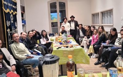 Beth Habad de Nice : 50 étudiants participent a un « wrap party » à la maison des jeunes