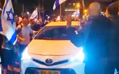Un lynchage choquant: un couple Loubavitch piégé dans une manifestation à Tel Aviv