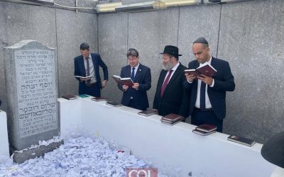 Le ministre israélien des Sciences, de l’Innovation et de la Technologie, Ofir Akunis, se recueille au Ohel du Rabbi