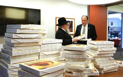 Habad distribue des Matsot Chemourot à des milliers de fonctionnaires des Institutions israéliennes qui siègent à New York