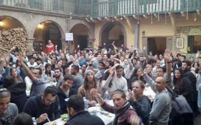 Séder publics de Pessa’h au Beth Habad de Cusco : une expérience mémorable pour les jeunes touristes israéliens