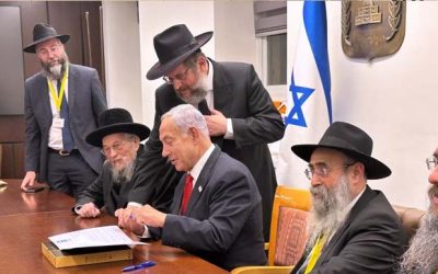 11 Nissan 5783 : Binyamin Netanyahou signe la déclaration de la « Journée de l’éducation » en l’honneur du Rabbi