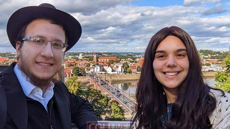 Le Rav Chalom Kalmenson et son épouse Devorah Leah se rendent à Leeds, en Angleterre, pour diriger les programmes CKids de la communauté