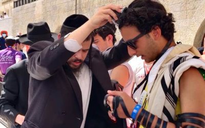 Le stand de Téfilines Habad : un point de convergence spirituelle au Kotel