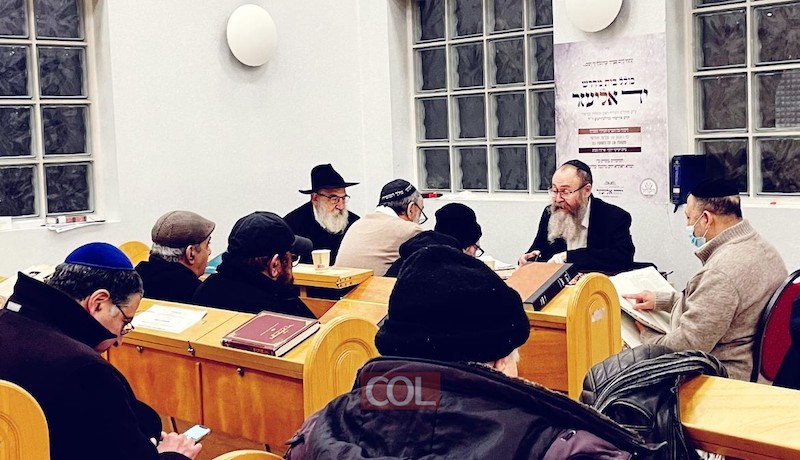 Rav Yossef Yitzhak Taichtel à la tête du kollel ‘Yad Eliezer’, à la mémoire du Rav Eliezer Nissilevitch