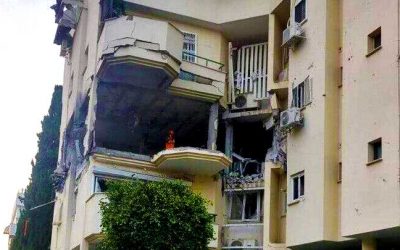 Rehovot : Un mort et cinq blessés suite à l’impact d’une roquette sur un immeuble résidentiel