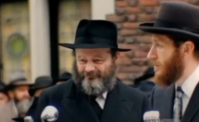 Vidéo exceptionnelle et historique d’une parade de Lag Baomer avec le Rabbi qui s’est tenue en 1957