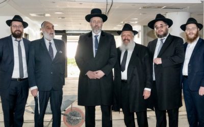 Le Grand Rabbin d&rsquo;Israël, Rav David Lau, visite les institutions scolaires Sinaï