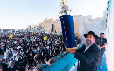 EN IMAGES. Inauguration du Huitième Sefer Torah des Enfants, au Kotel à Jérusalem lundi 20 Av 5783