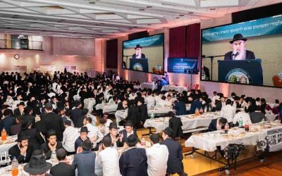 Les invités du Rabbi pour les Fêtes de Tichri accueillis lors d’un grand événement à Crown Heights