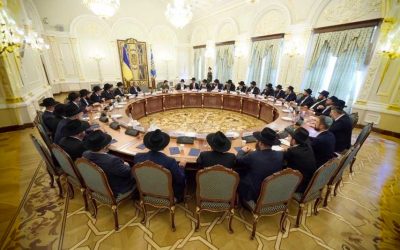 Ukraine : Zelensky applaudit les Chlou’him du Rabbi lors d’une réunion présidentielle à l’occasion de Roch Hachana