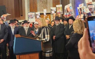 Les proches des otages israéliens détenus à Gaza prennent la parole au Capitole