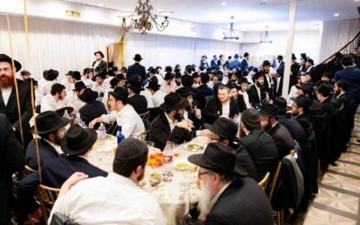 Des Ba’hourim du 770 participent au Farbrenguen de Youd Teth Kislev avec le Rav Shlomo Zarchi, chez la famille Rubashkin