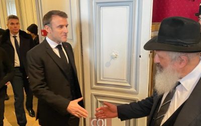 Le Rav Yossef Its’hak Pevzner rencontre Emmanuel Macron à la cérémonie d’hommage aux 42 ressortissants français assassinés par le Hamas