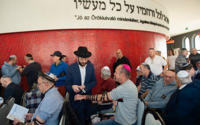Habad en Hongrie : 136 Juifs de Budapest ont mis les Tefilines pour le mérite des 136 otages détenus par le Hamas