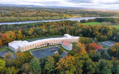 Suffield, aux Etats-Unis : La plus grande Yéchiva Loubavitch au monde (13 000 m2) ouvre la Yéchiva Gedolah pour la rentrée 5785