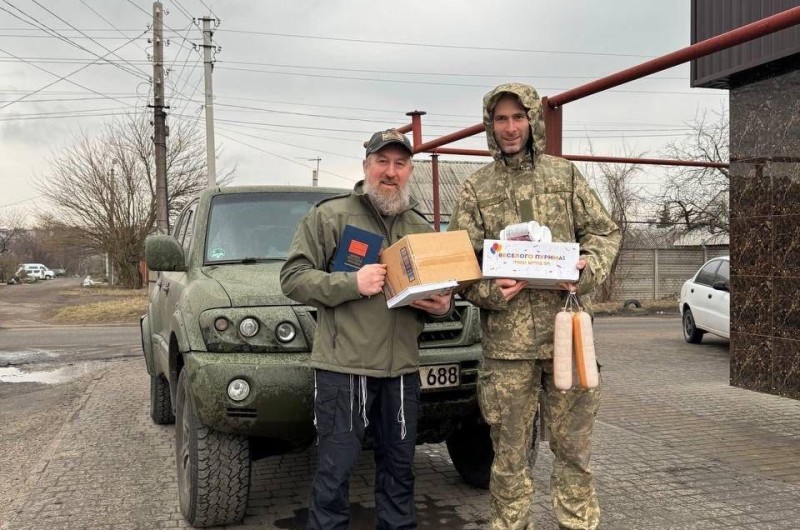 Pour la première fois : 1 000 paniers de Pourim pour les soldats juifs en Ukraine