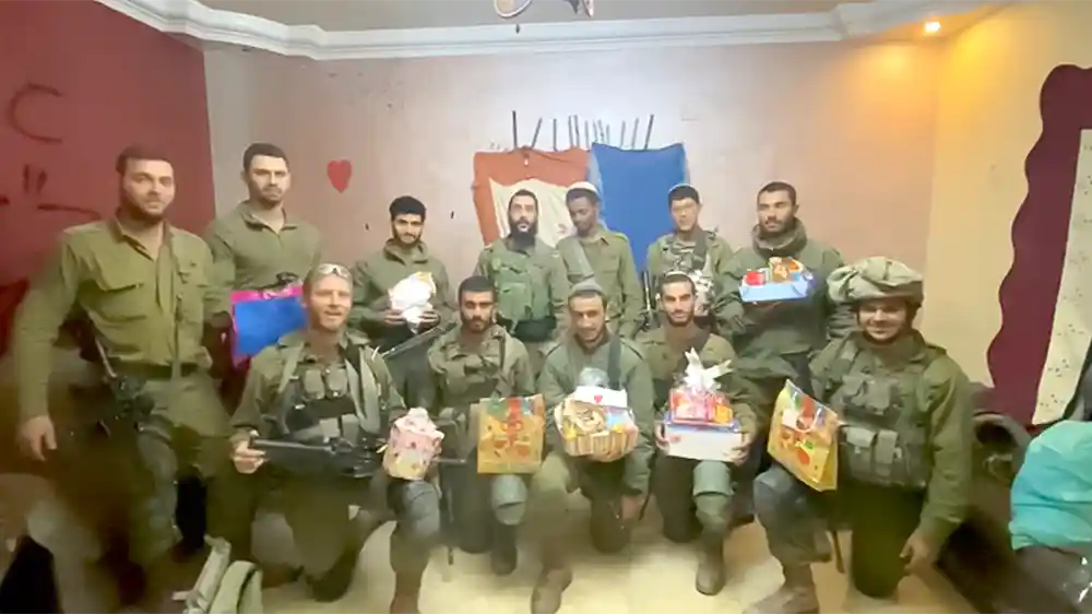 Des élèves de l’école Habad de Haïfa envoient des Michloah Manot aux soldats de Tsahal à Khan Younès