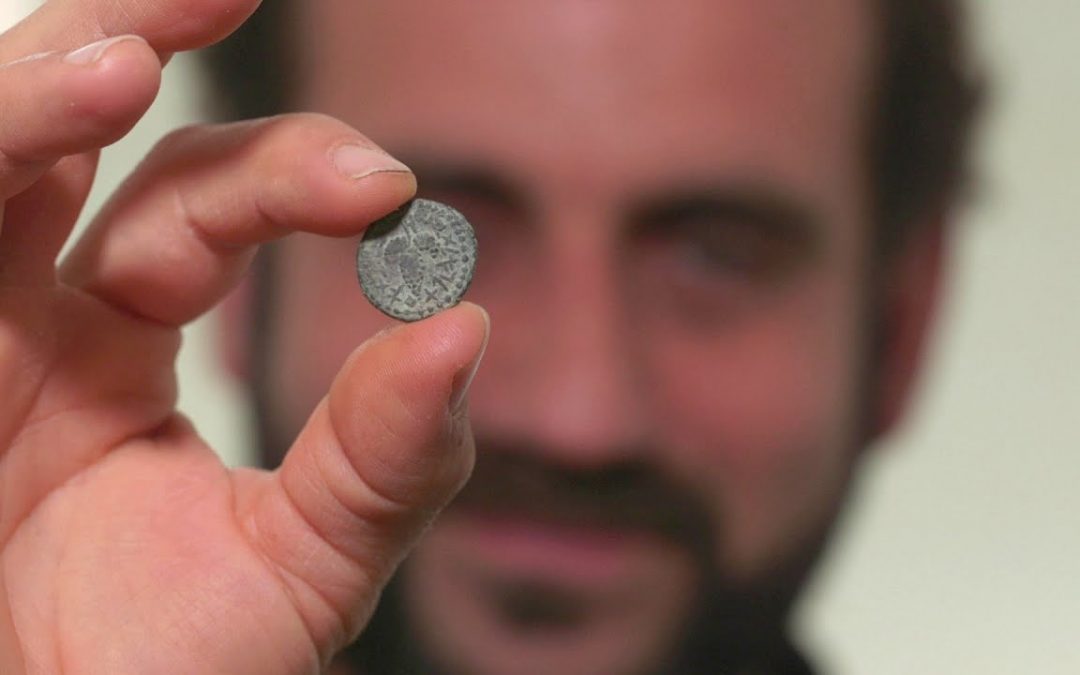Rare pièce de monnaie portant le nom « Elazar le Cohen » de la révolte de Bar Kohba, découverte dans le désert de Judée