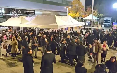 Beth Habad de Sarcelles-Village : Une célébration de Sim’hat Beth Hachoeva rassemble plus de 300 personnes sur le parvis de la sous-préfecture