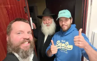 Une mission sacrée à Budapest: 400 Mezouzot posées gratuitement par le Rav Yair Ladayov de Sarcelles