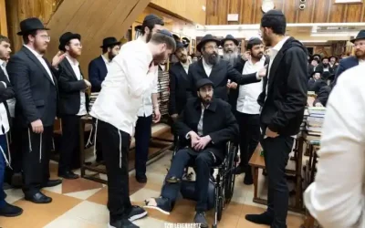 Shmulik Amar, l&rsquo;étudiant miraculeusement sauvé d&rsquo;un grave incendie, retourne au 770