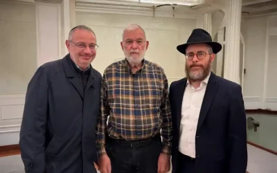 Une figure de la sécurité israélienne captive l’auditoire du centre Loubavitch de Belgrade