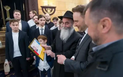 Ukraine : Des orphelins d&rsquo;Odessa offrent un cadeau symbolique à une délégation allemande